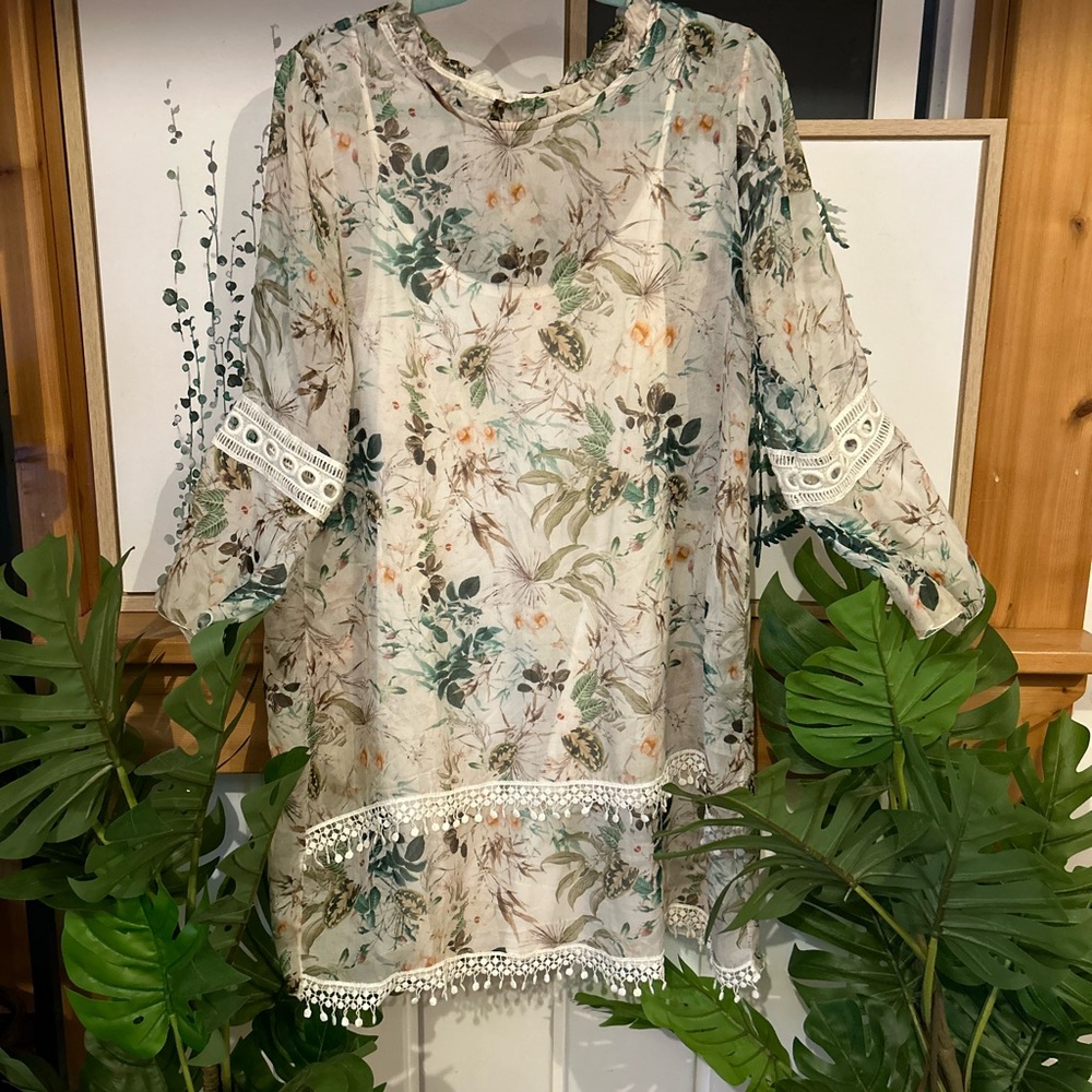 Bellambra size small 100% silk  floral tunic and tank top